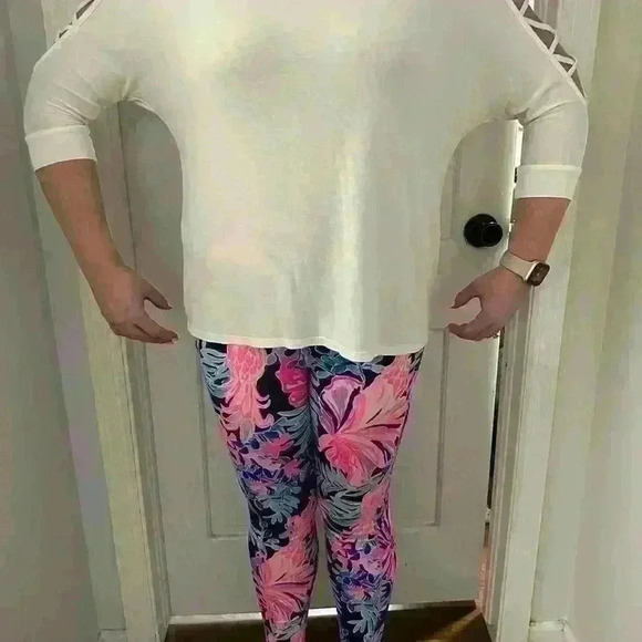 Molly & Isadora 1X off white top with sleeve cutouts Item# 3O - Picture 5 of 8